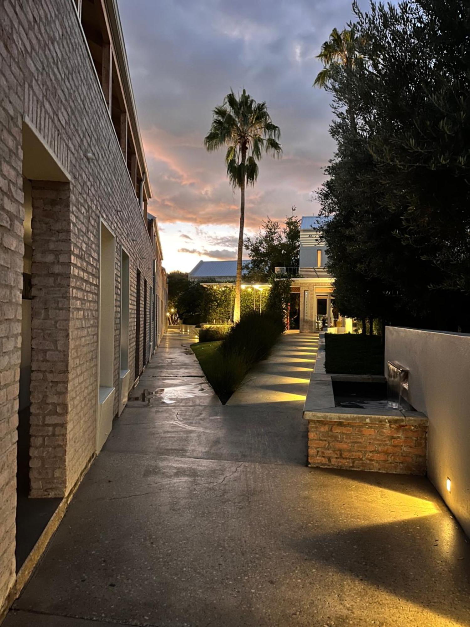 The Windhoek Luxury Suites Εξωτερικό φωτογραφία