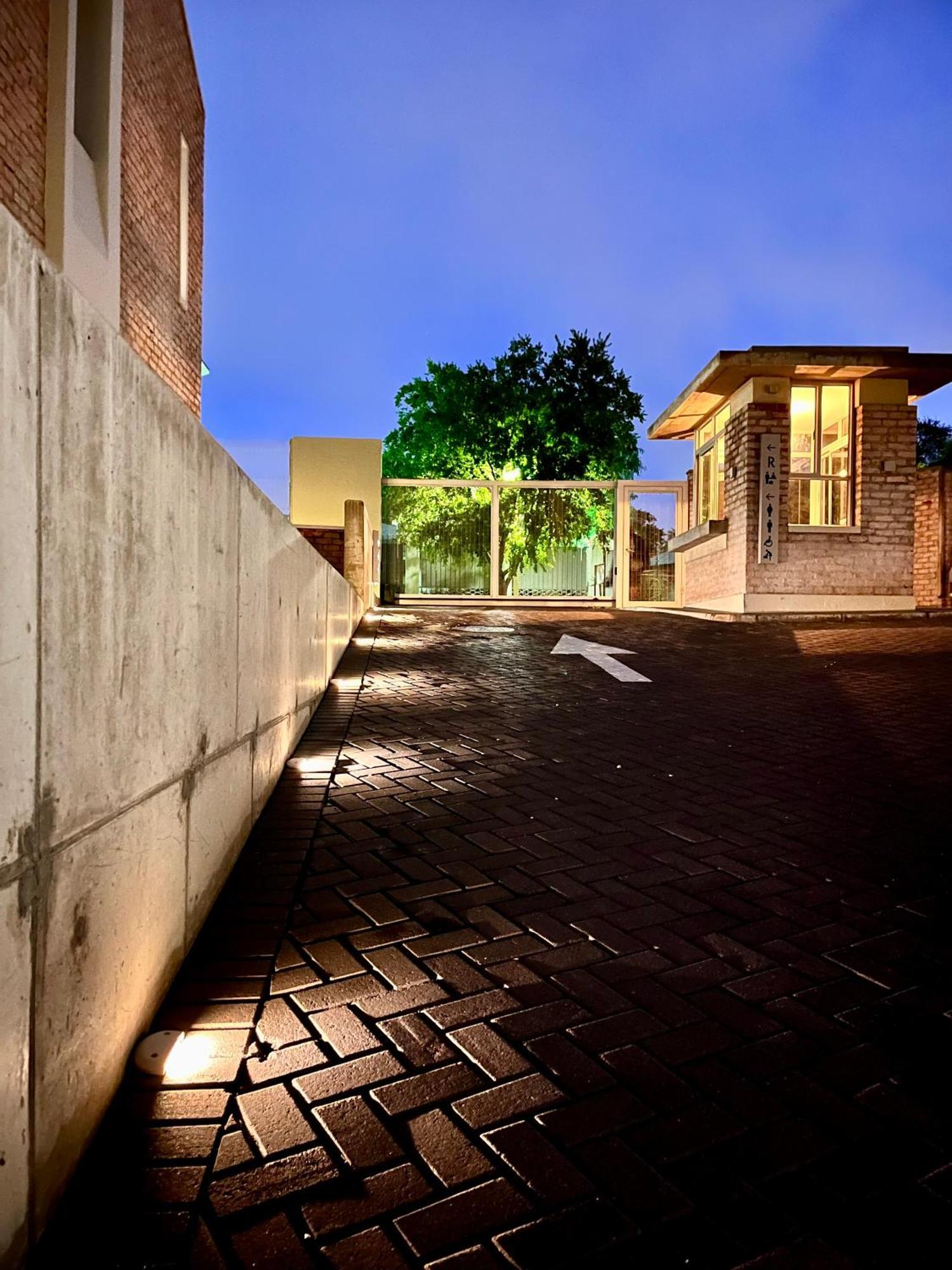 The Windhoek Luxury Suites Εξωτερικό φωτογραφία